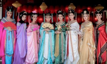 Women in traditional Chinese dresses